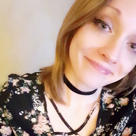 Meet your Posher, Christa - Picture 1 of 1